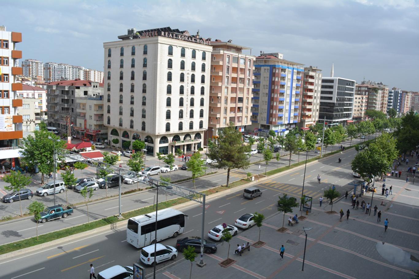 Camilerin bodrum katlarına hapsedilmesine tepki Camilerin bodrum katlarına hapsedilmesine tepki